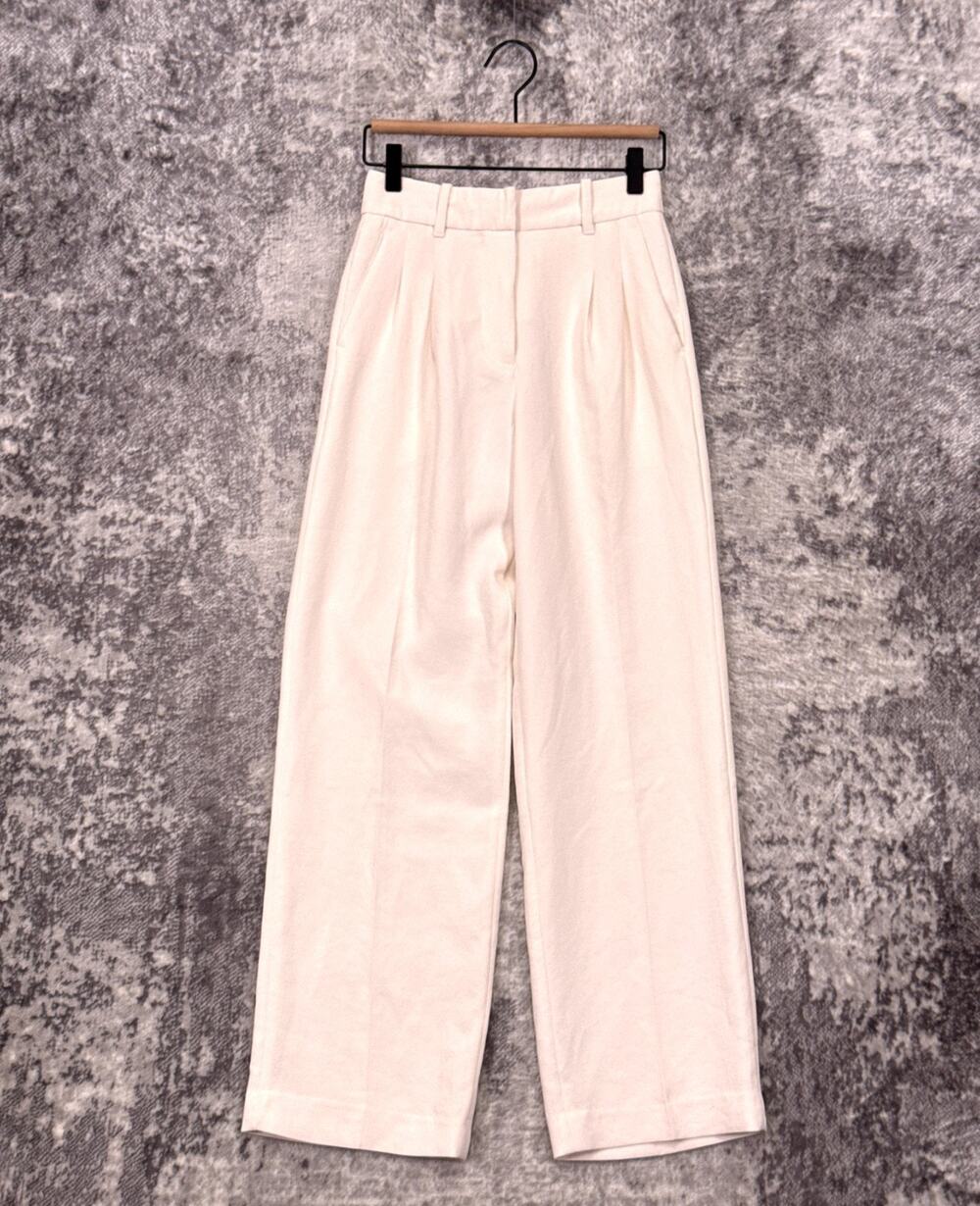 Aritzia Effortless Pants 0 Short Womens Crepette Ivory Natural White Pleated